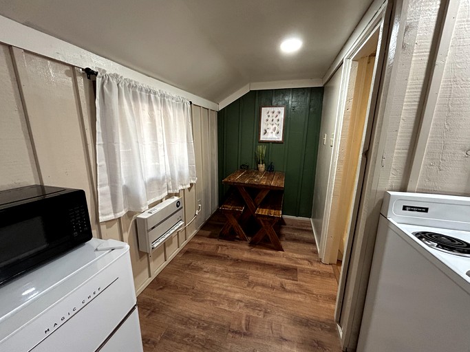 Cabins (United States of America, --, --)