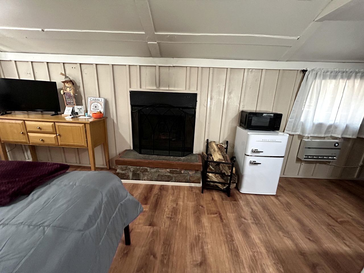 Pet Friendly Studio Cabin with Fireplace near Tonto National Forest, Central Arizona