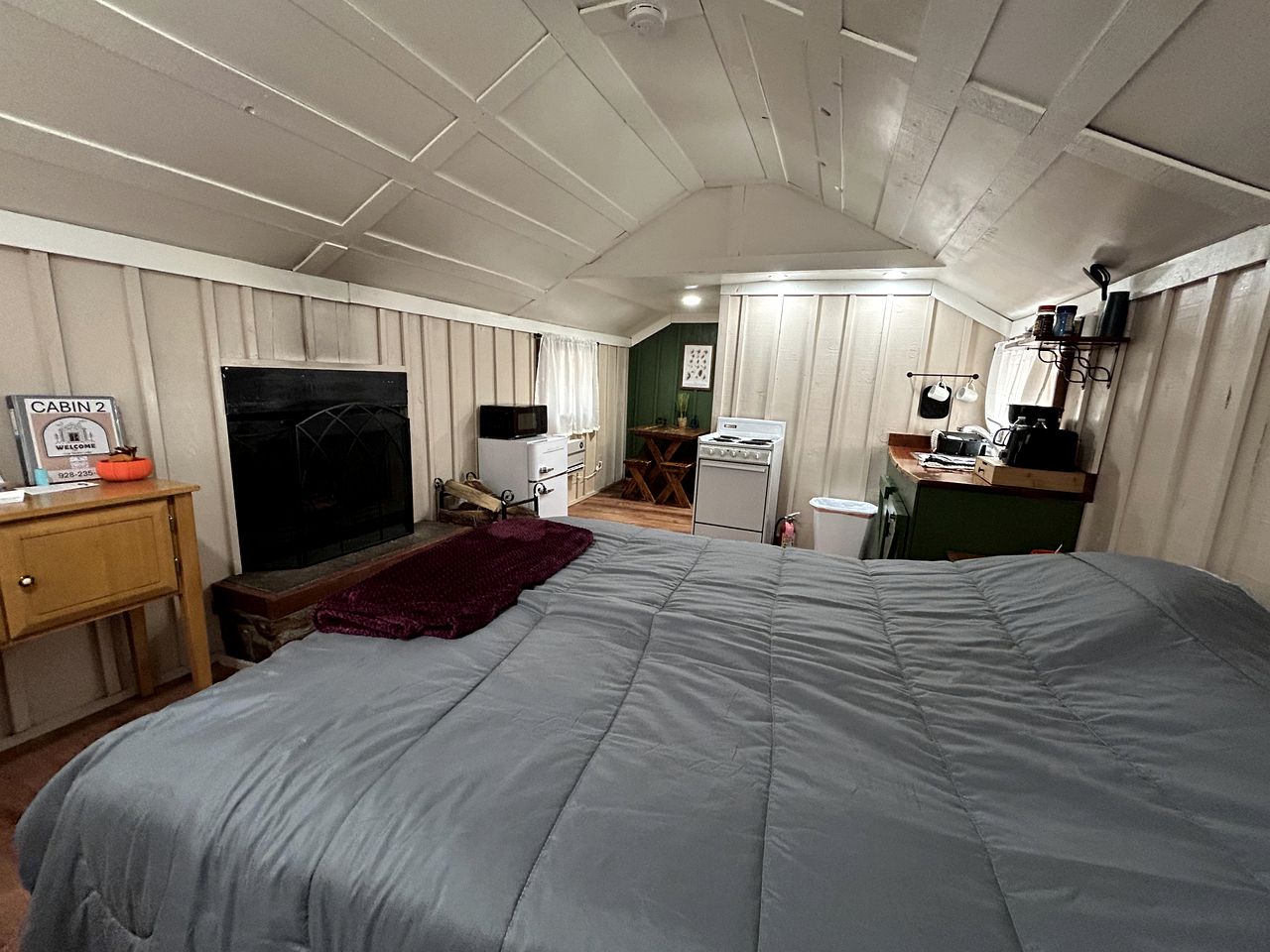 Pet Friendly Studio Cabin with Fireplace near Tonto National Forest, Central Arizona