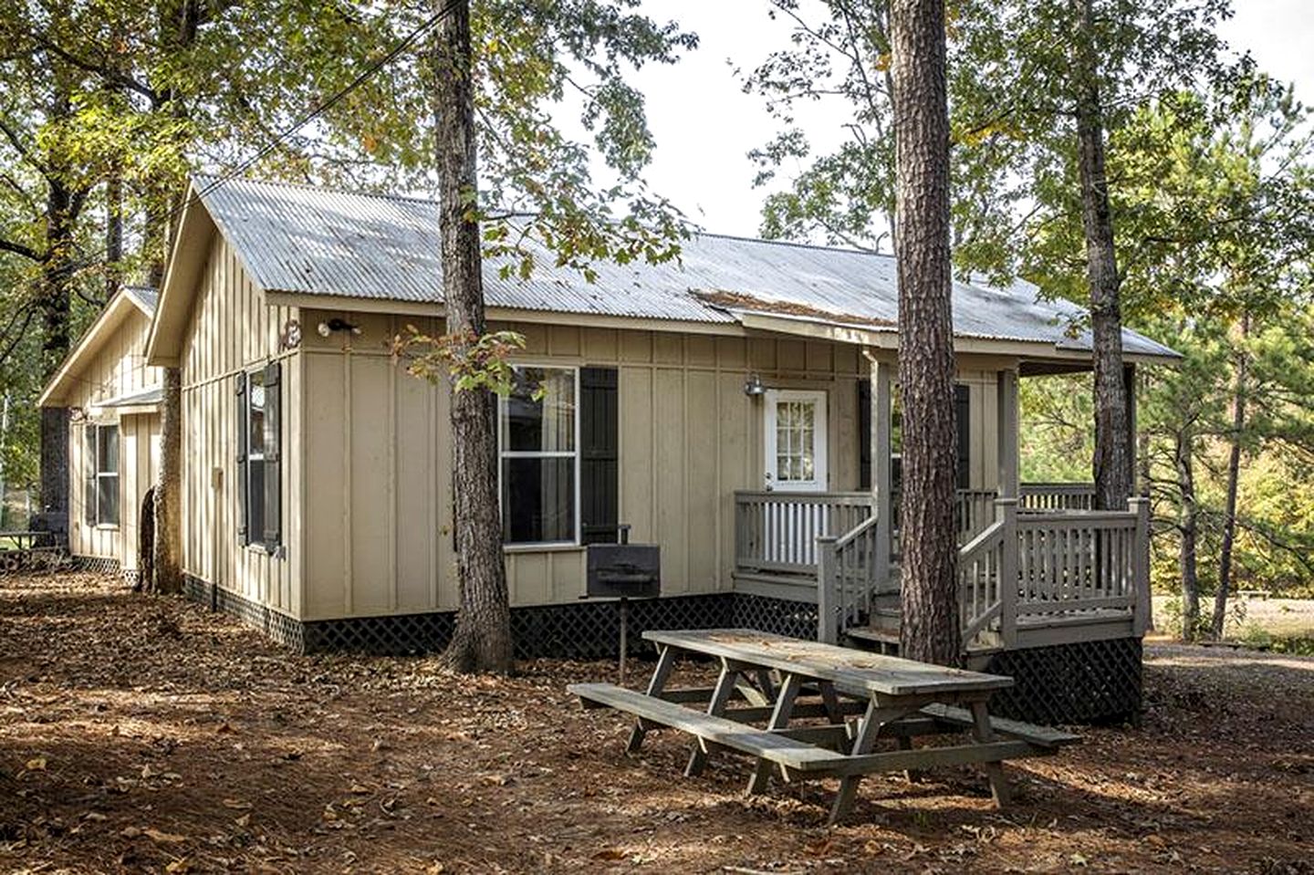 Scenic Waterfront Cabin with Private Pond and Outdoor Amenities near Zwolle, Louisiana