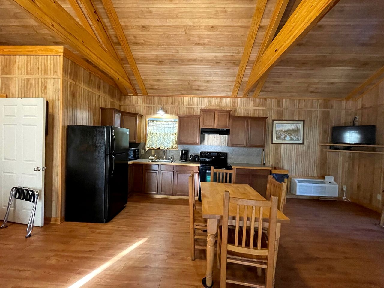 Scenic Waterfront Cabin with Private Pond and Outdoor Amenities near Zwolle, Louisiana