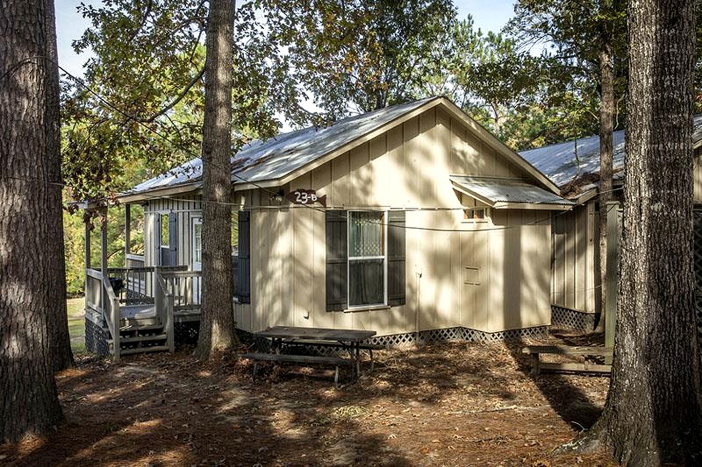 Inviting Waterfront Cabin with Private Pond and Outdoor Deck Near Zwolle, Louisiana