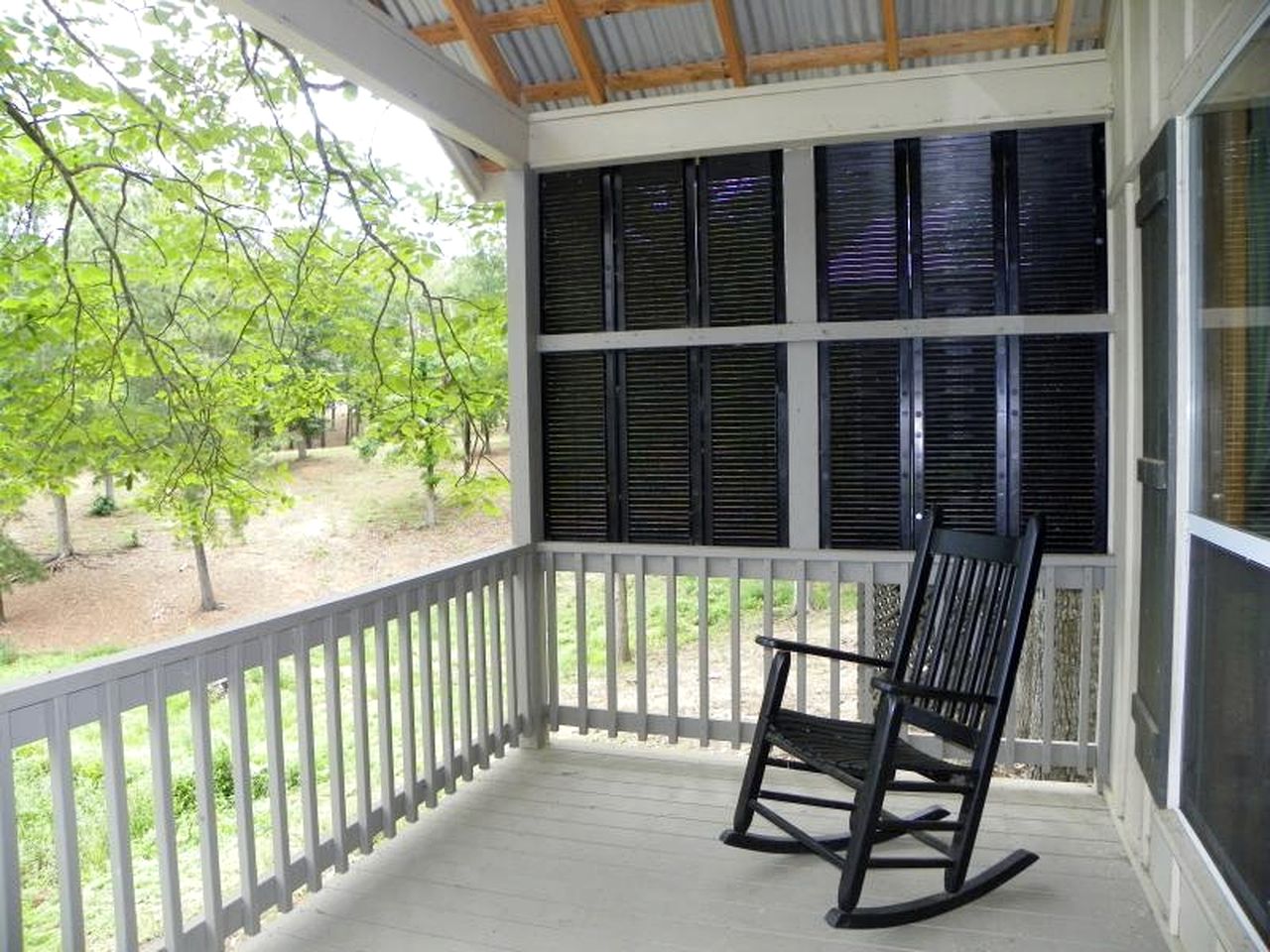 Inviting Waterfront Cabin with Private Pond and Outdoor Deck Near Zwolle, Louisiana
