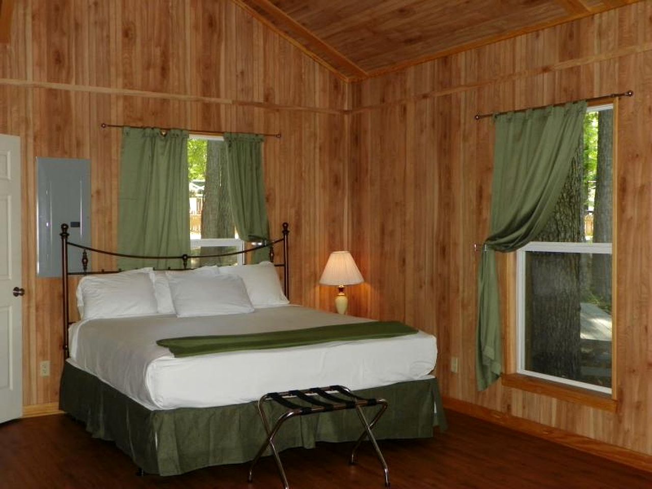 Inviting Waterfront Cabin with Private Pond and Outdoor Deck Near Zwolle, Louisiana