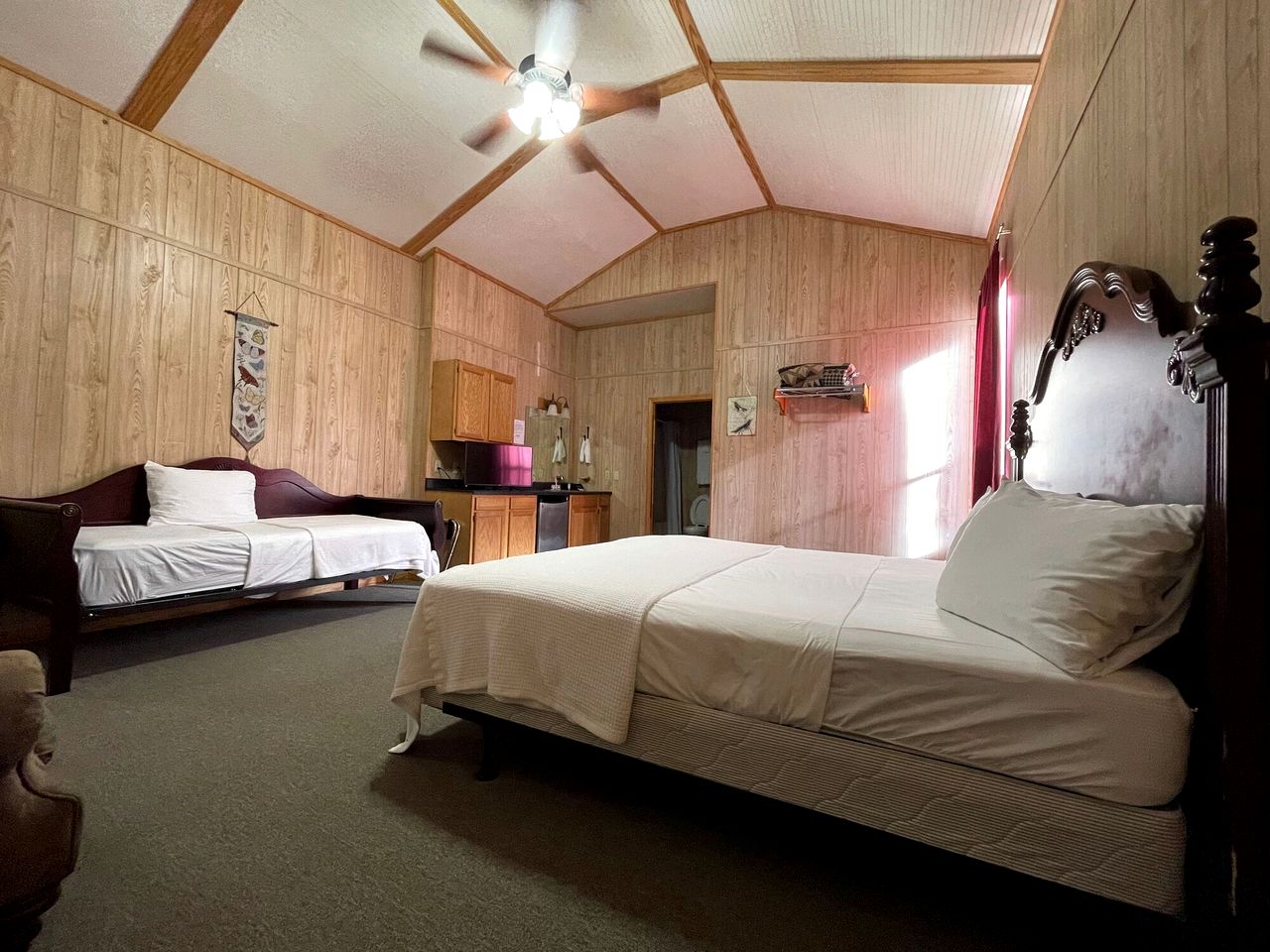 Luxurious Retreat Cabin with Scenic Pond Views, Expansive Decks, and Resort Amenities Near Zwolle, LA