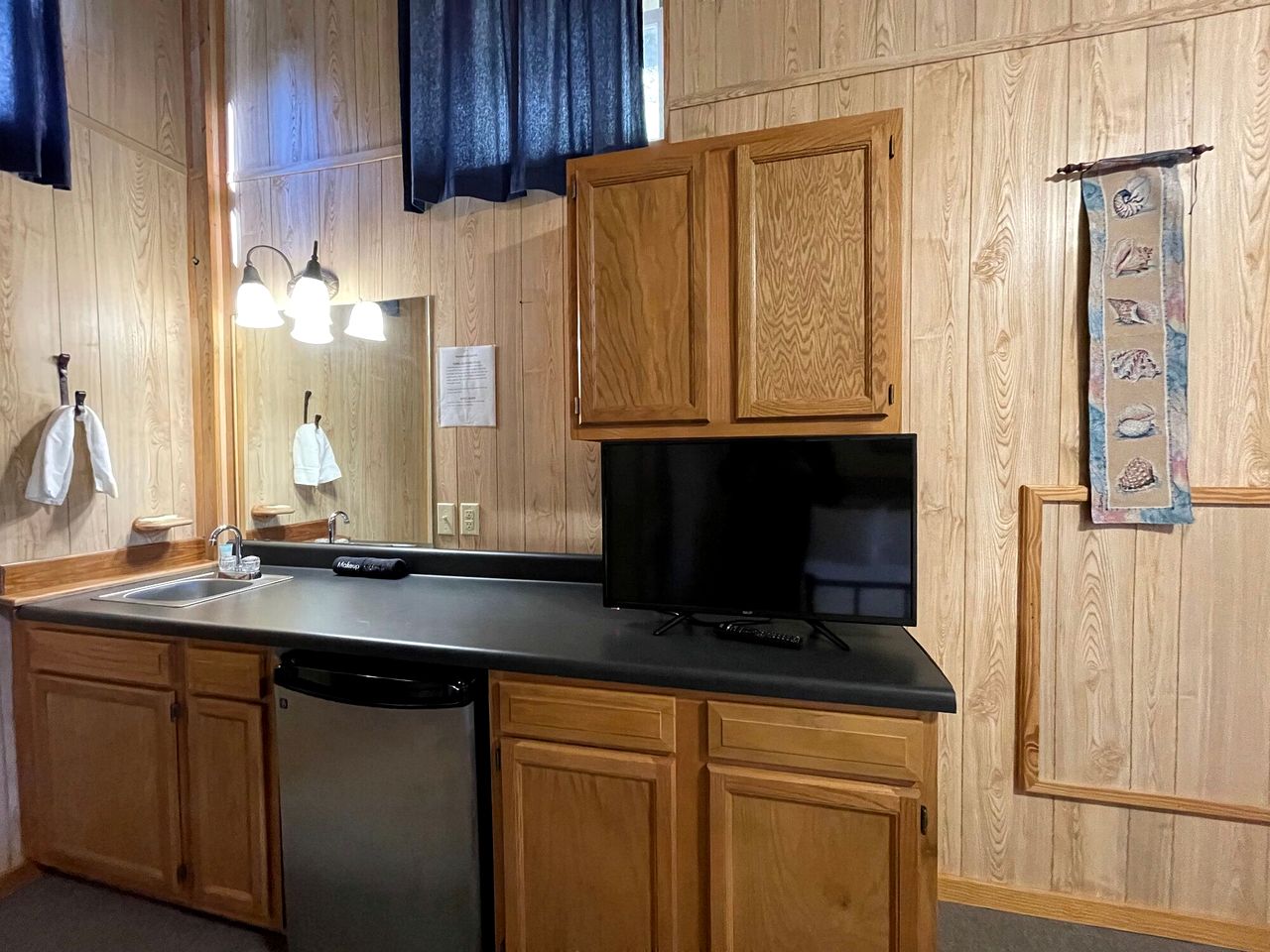 Luxurious Retreat Cabin with Scenic Pond Views, Expansive Decks, and Resort Amenities Near Zwolle, LA