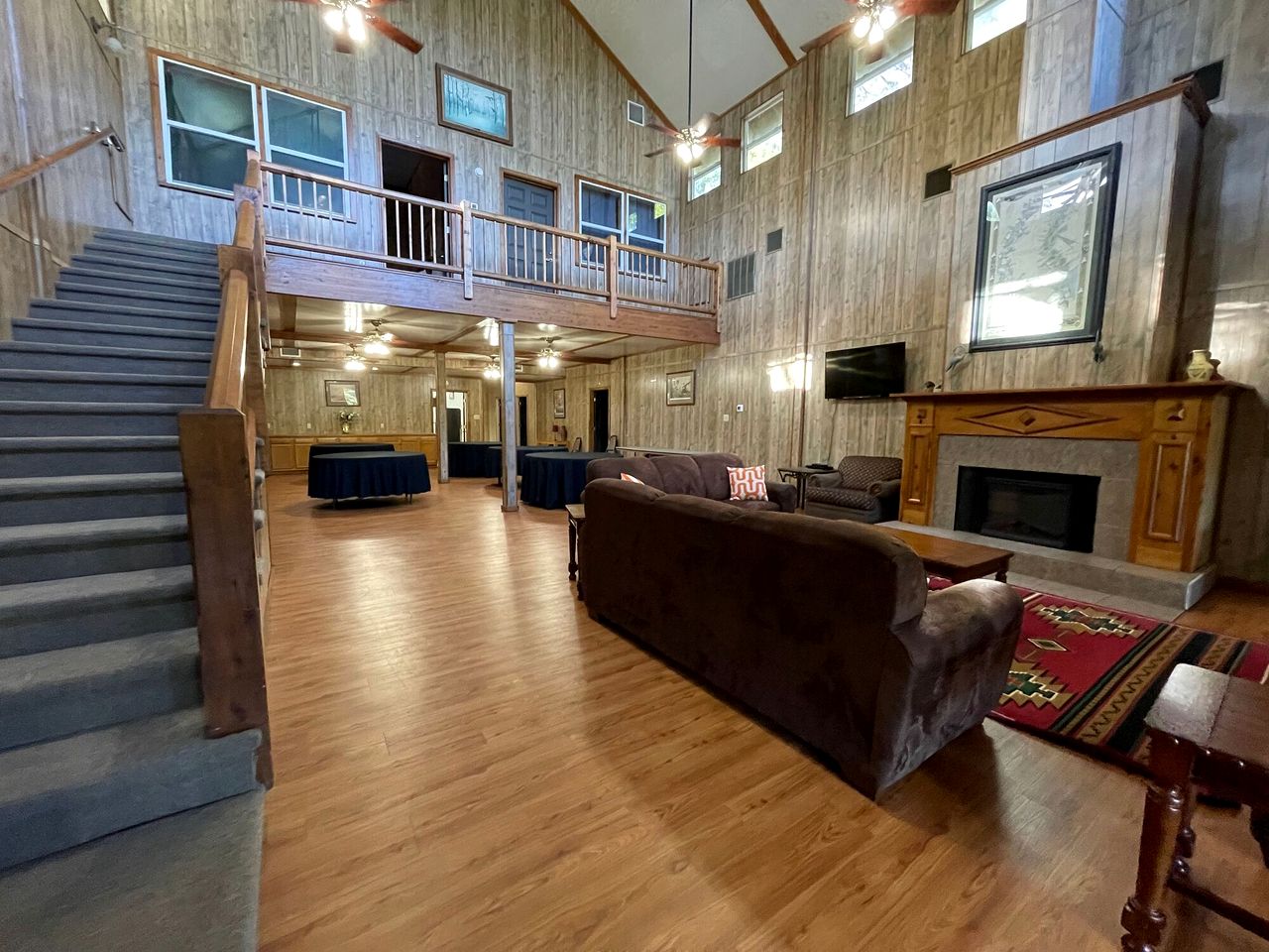 Luxurious Retreat Cabin with Scenic Pond Views, Expansive Decks, and Resort Amenities Near Zwolle, LA