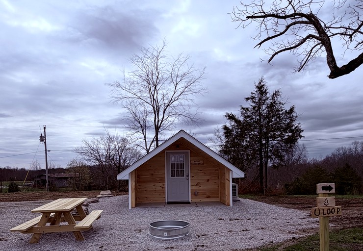 Cozy Rustic Cabin Retreat Perfect After a Day of Adventure in London, Kentucky