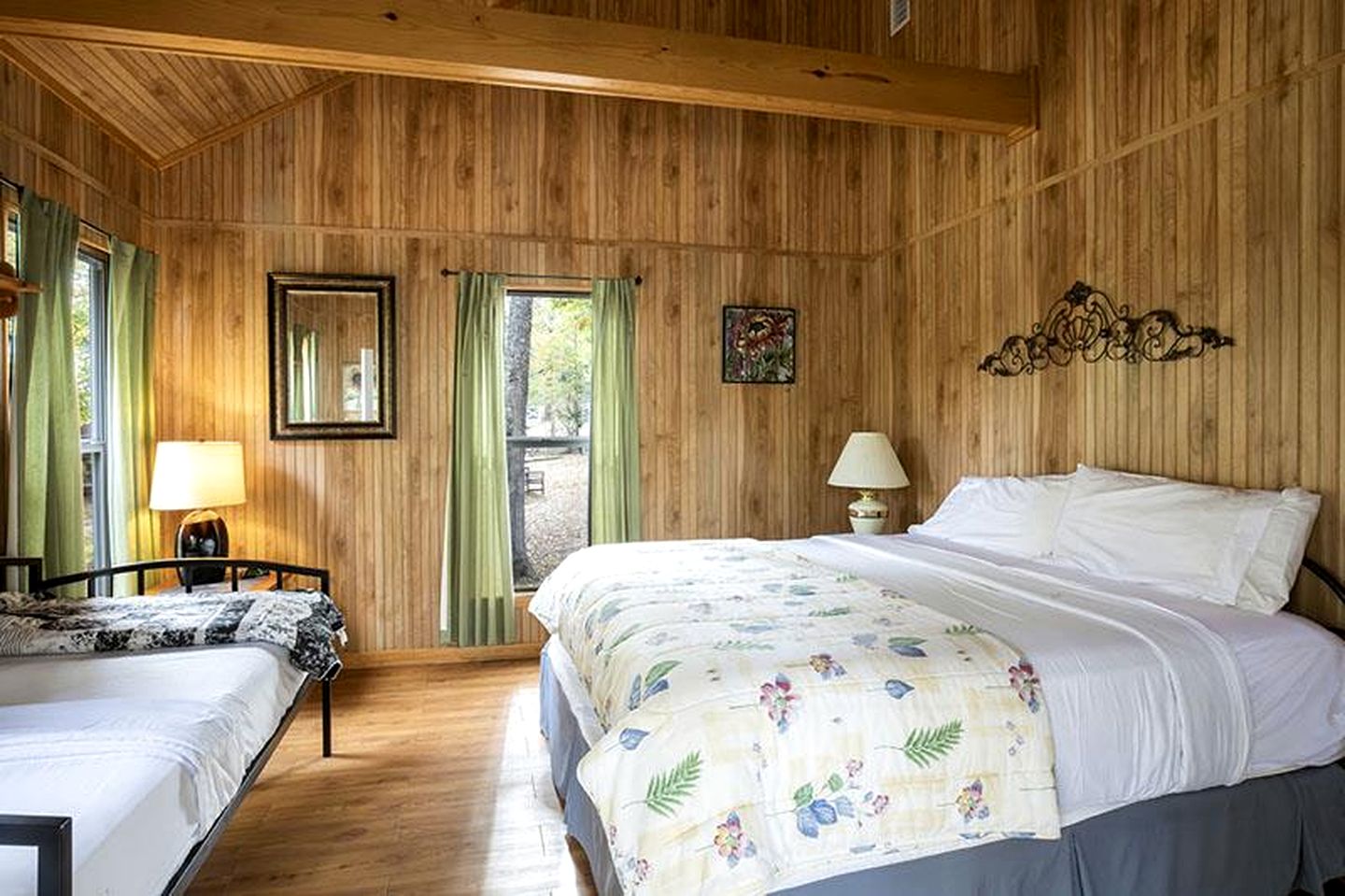 Peaceful Waterfront Cabin with Private Pond Near Zwolle, Louisiana