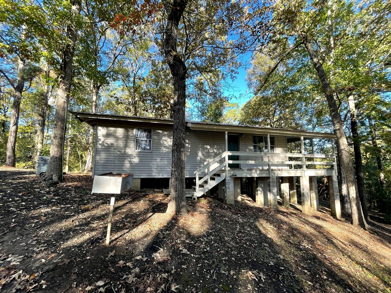 Cozy Waterfront Cabin with Private Pond Views and Outdoor Deck Near Zwolle, Louisiana