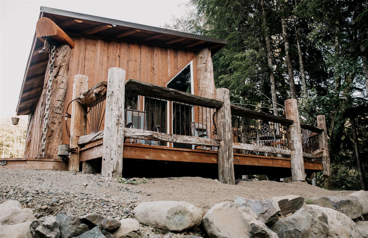 Off-Grid Log Cabin near Olympic National Park, Perfect for a Weekend of Hiking in Temperate Rainforests