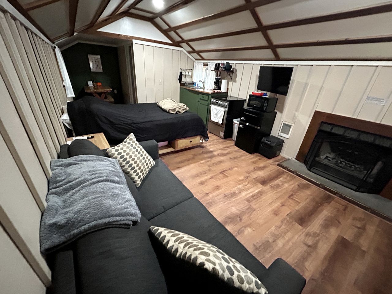 Quaint and Charming Cabin with Fireplace near Christopher Creek, Payson, Arizona
