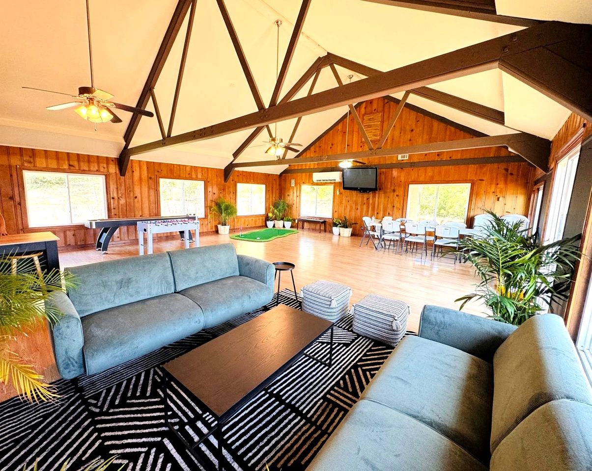 Cozy Cabin Hideaway in Lush Greenery with Lakefront Views in Madill, Oklahoma