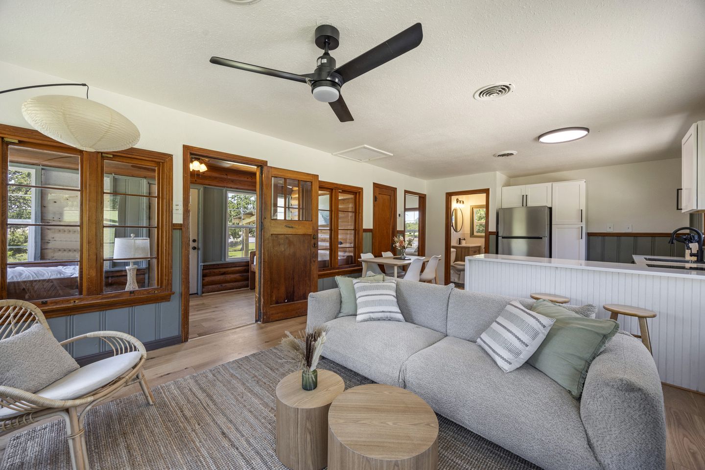 Cozy Cabin Hideaway in Lush Greenery with Lakefront Views in Madill, Oklahoma