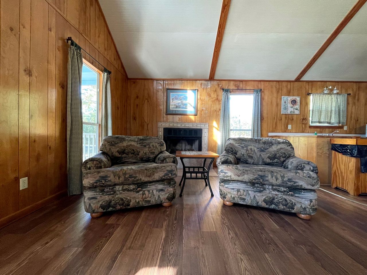 Spacious Waterfront Cabin Overlooking Private Pond near Zwolle, Louisiana
