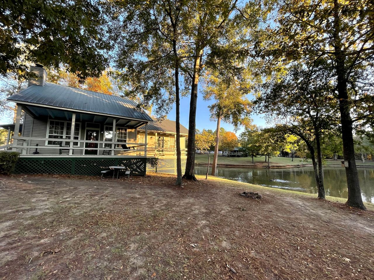 Romantic Luxury Cabin with Jacuzzi Whirlpool & Pond View Near Zwolle, Louisiana