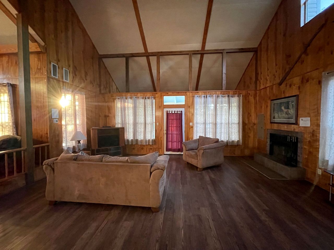 Romantic Luxury Cabin with Jacuzzi Whirlpool & Pond View Near Zwolle, Louisiana