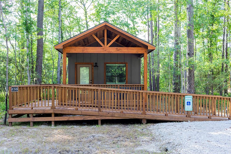 Modern ADA Accessible Cabin with Creek Views in Livingston, Texas