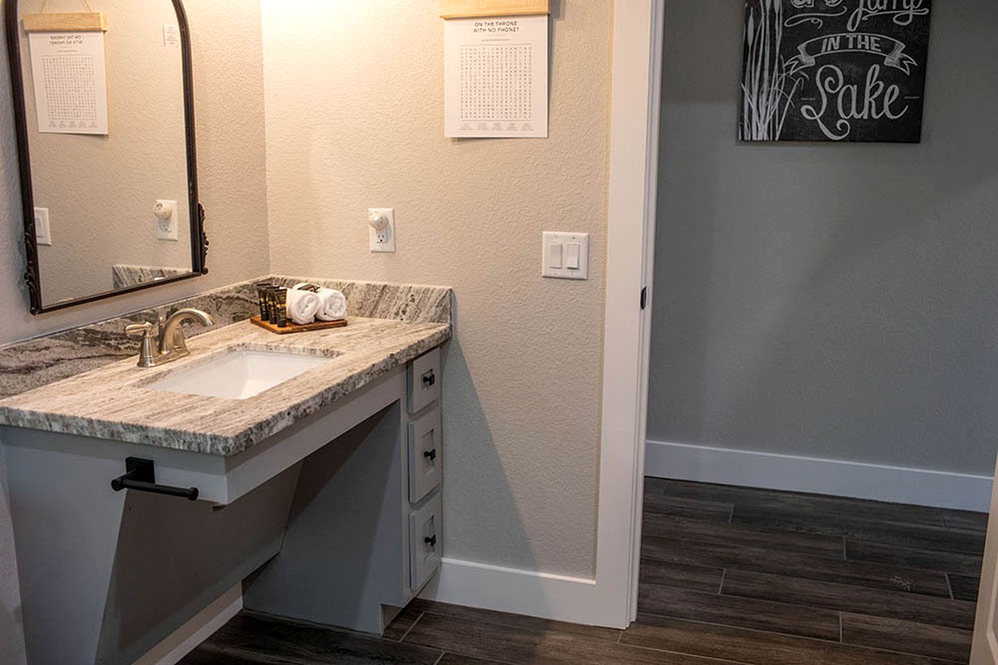Modern ADA Accessible Cabin with Creek Views in Livingston, Texas