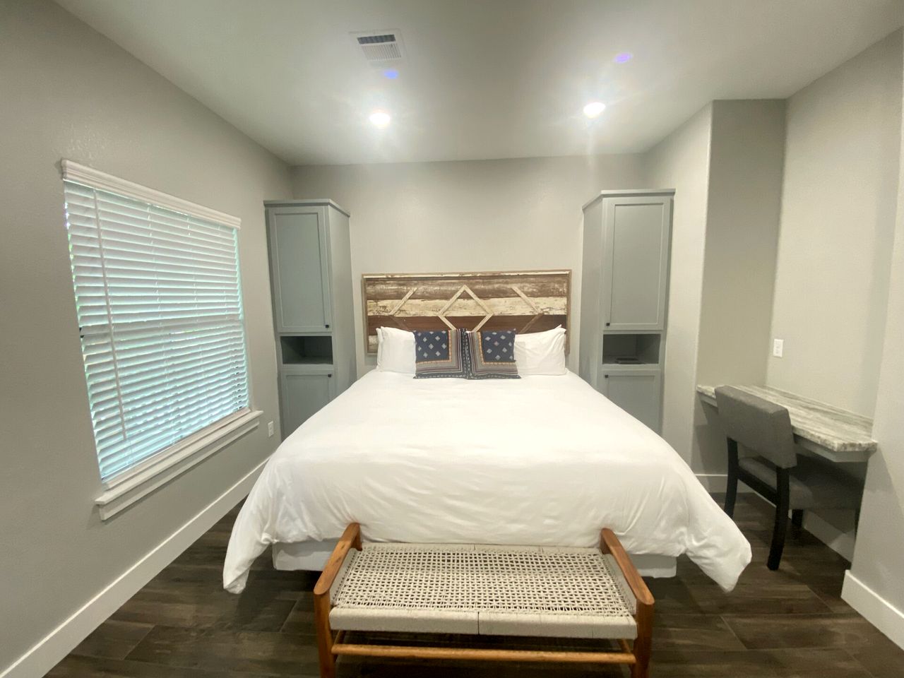 Modern ADA Accessible Cabin with Creek Views in Livingston, Texas