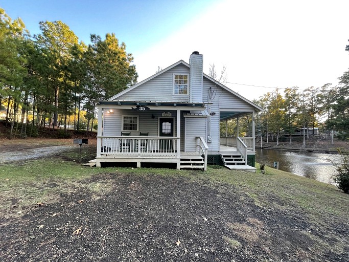 Charming Family Cabin with Private Pond and Fire Pit near Zwolle, Louisiana
