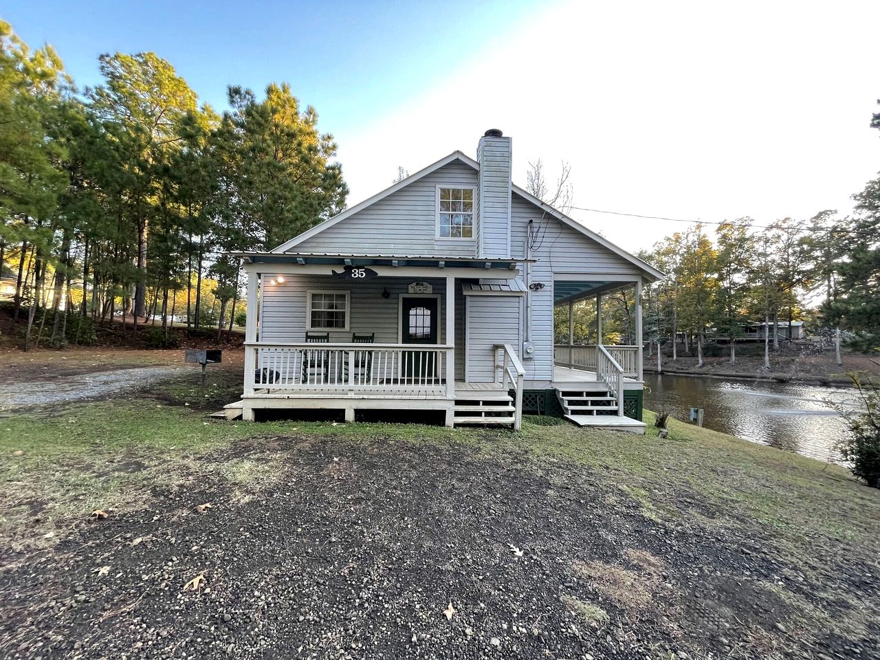 Charming Family Cabin with Private Pond and Fire Pit near Zwolle, Louisiana