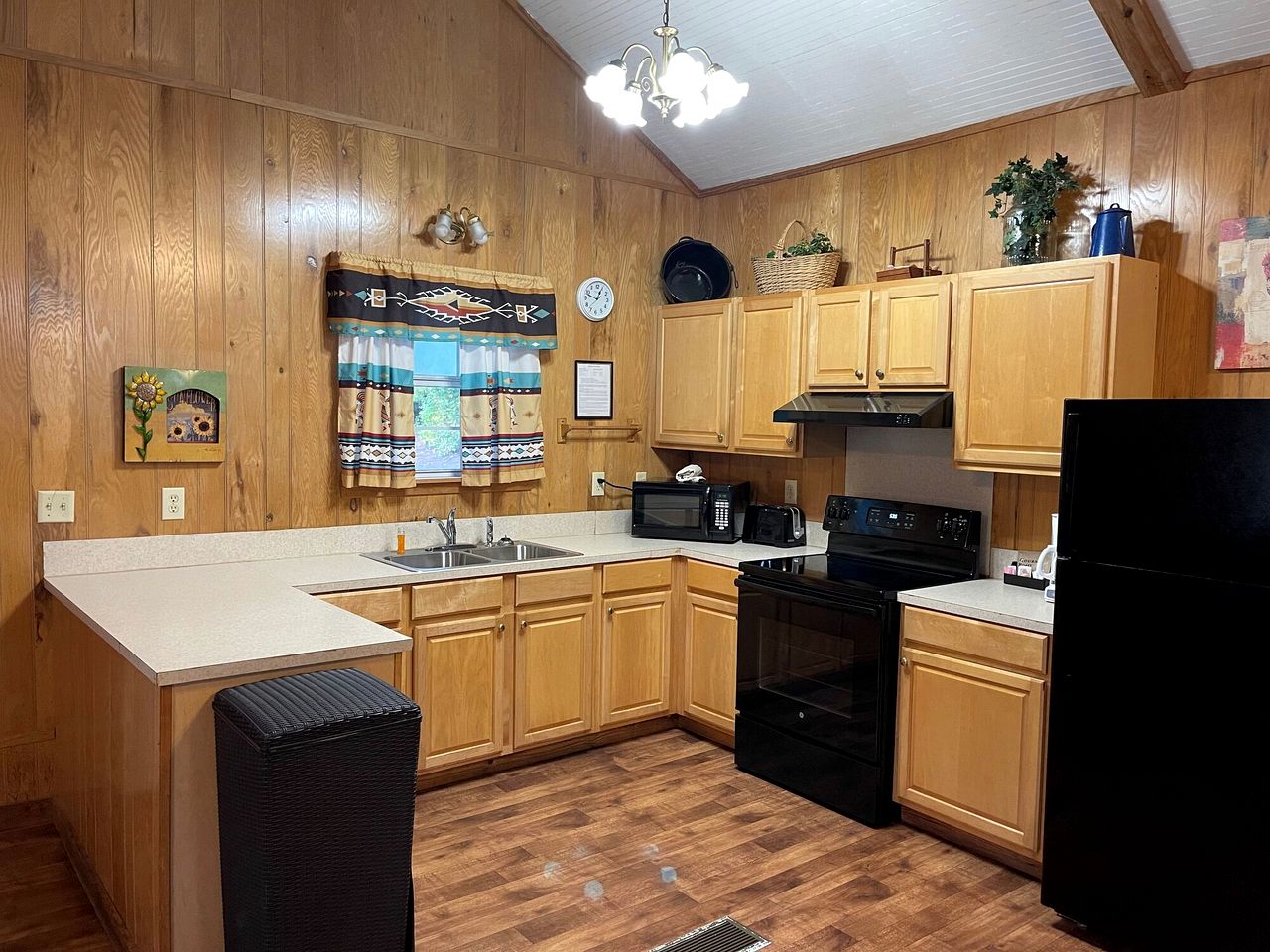 Charming Family Cabin with Private Pond and Fire Pit near Zwolle, Louisiana