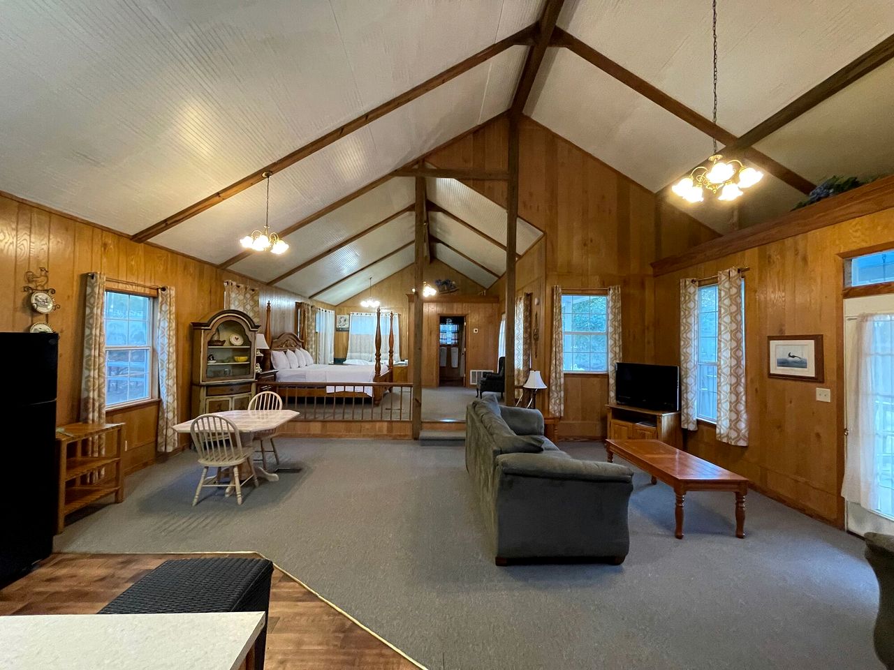 Charming Family Cabin with Private Pond and Fire Pit near Zwolle, Louisiana