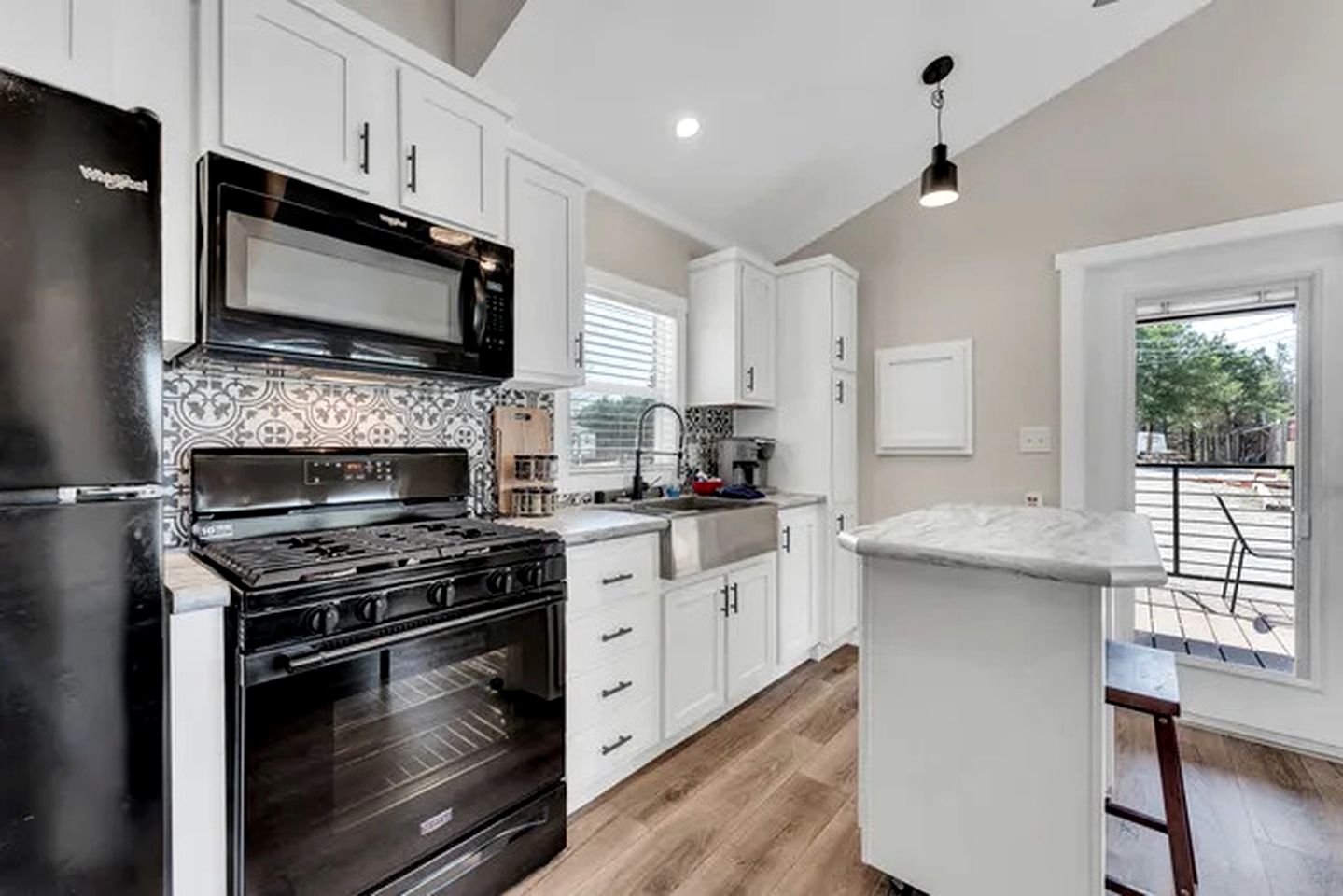 Rustic Cabin Retreat with Loft, Fire Pit & Community Pool in Branson, Missouri