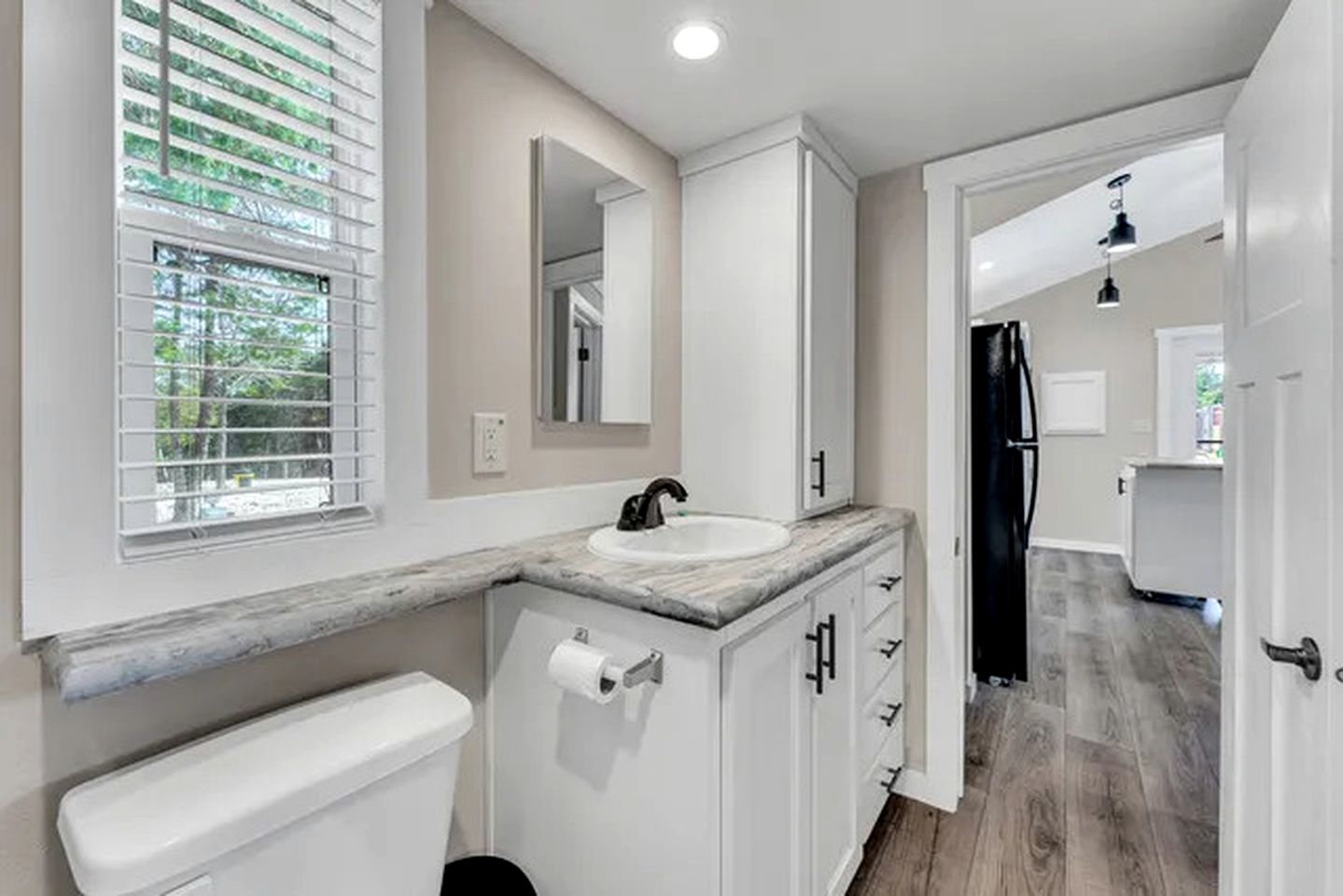 Rustic Cabin Retreat with Loft, Fire Pit & Community Pool in Branson, Missouri