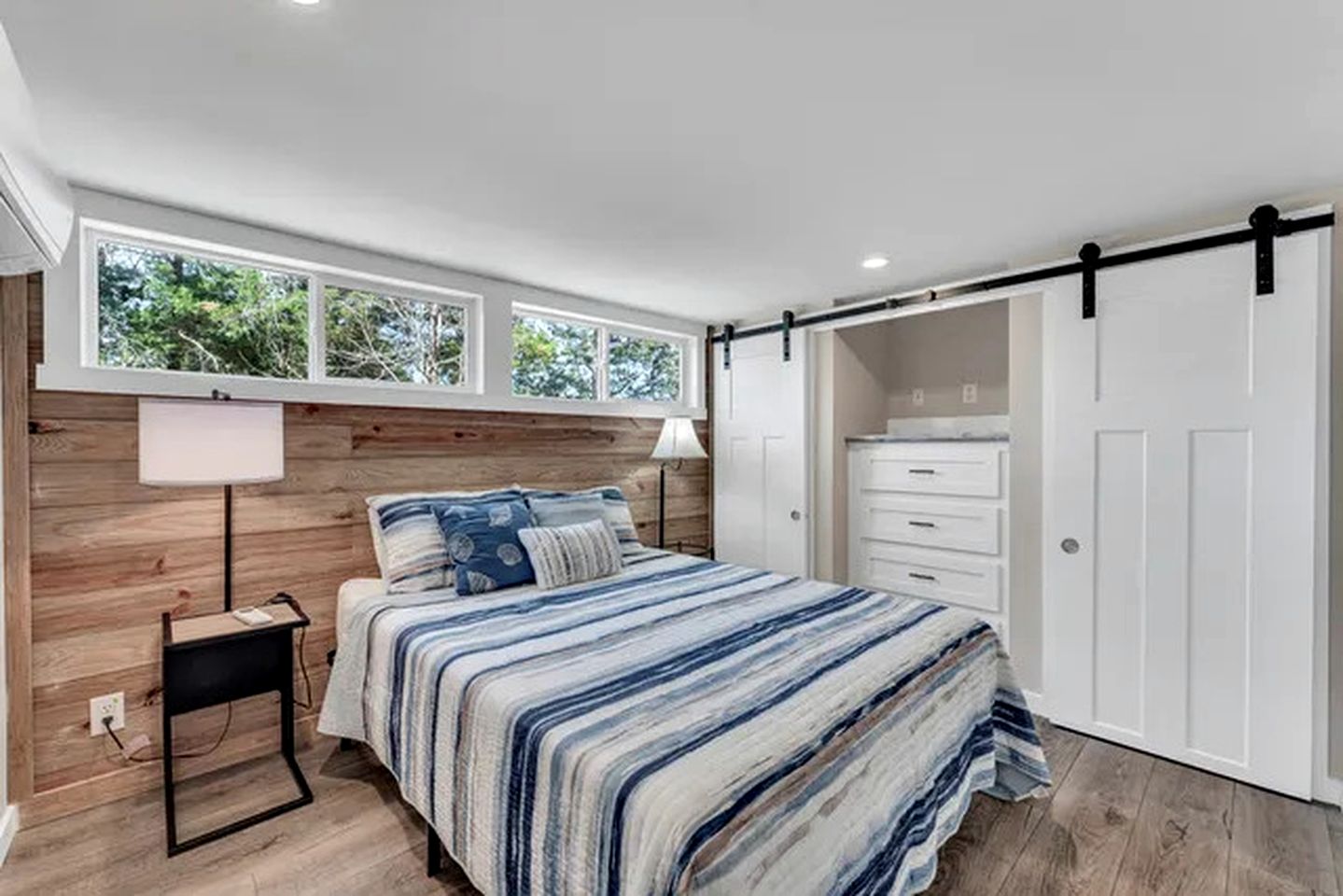 Rustic Cabin Retreat with Loft, Fire Pit & Community Pool in Branson, Missouri