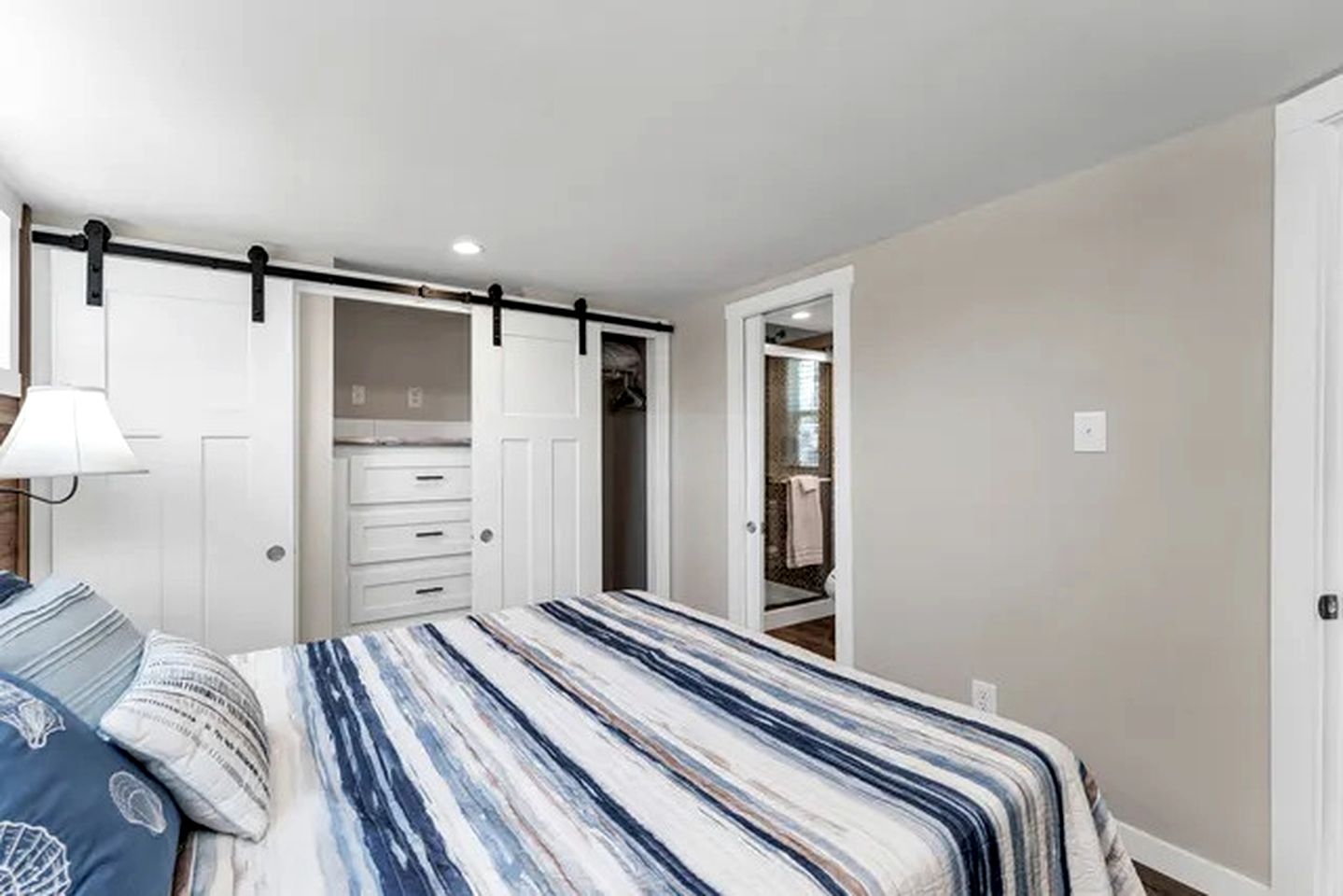 Rustic Cabin Retreat with Loft, Fire Pit & Community Pool in Branson, Missouri