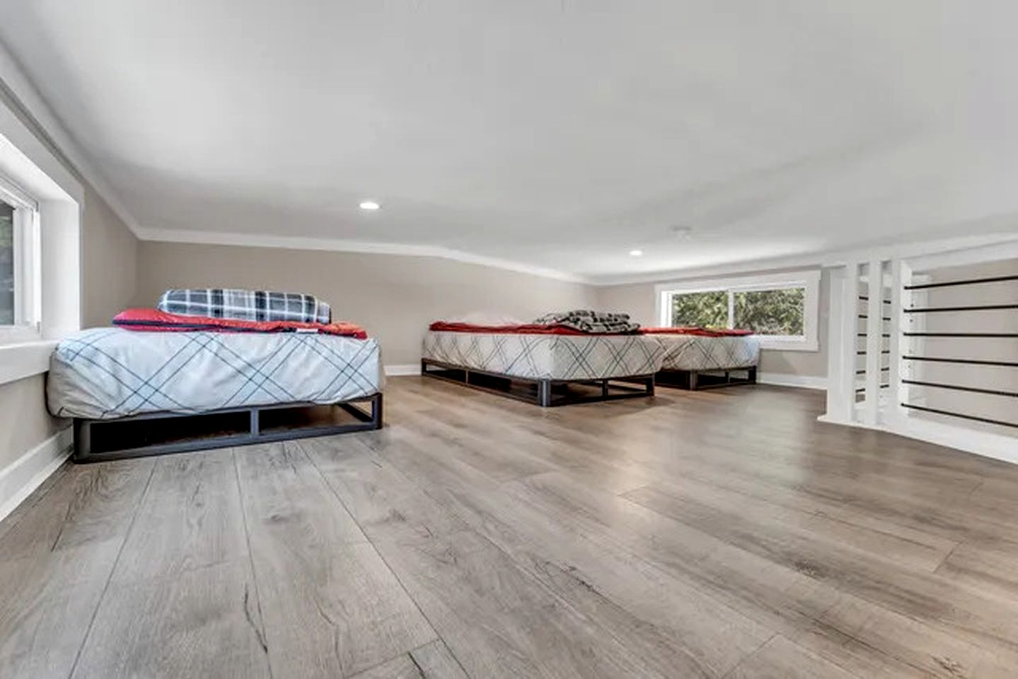 Rustic Cabin Retreat with Loft, Fire Pit & Community Pool in Branson, Missouri