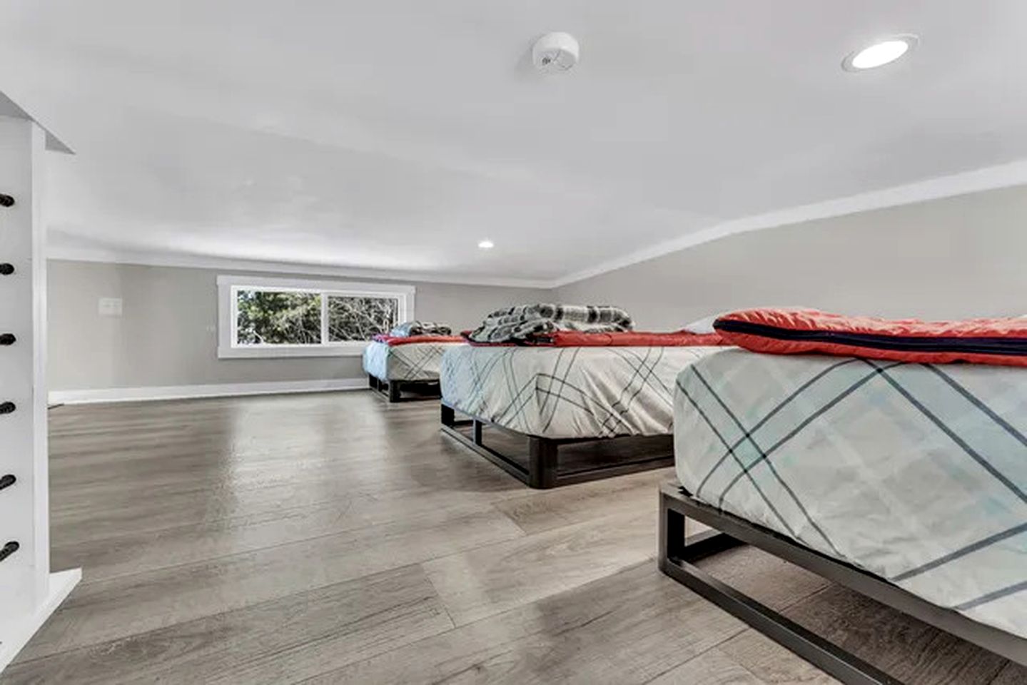 Rustic Cabin Retreat with Loft, Fire Pit & Community Pool in Branson, Missouri