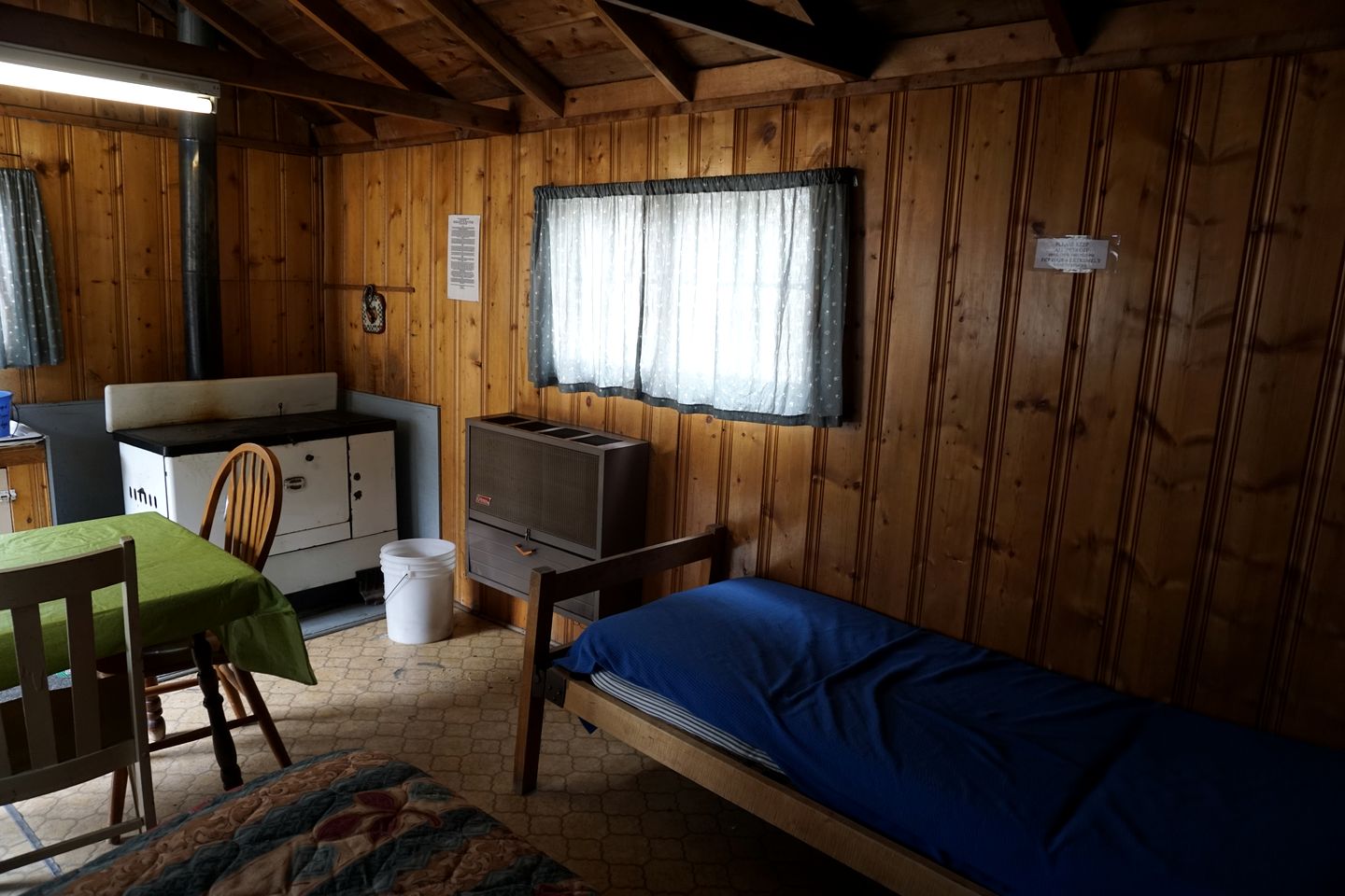 Homey, Pet Friendly Cabin near Lory State Park in Poudre Canyon, Colorado