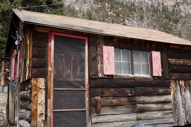 Homey, Pet Friendly Cabin near Lory State Park in Poudre Canyon, Colorado