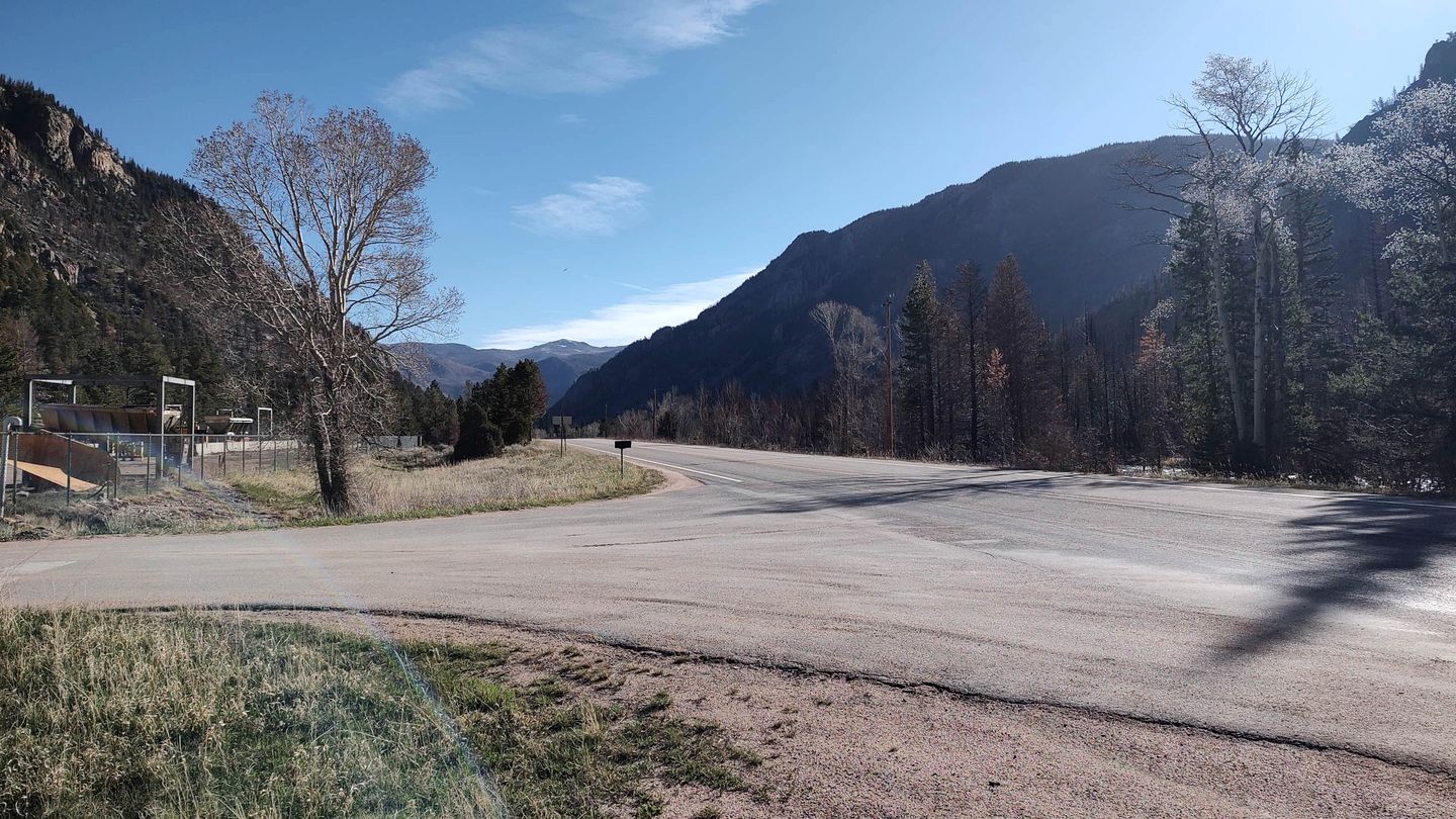 Homey, Pet Friendly Cabin near Lory State Park in Poudre Canyon, Colorado