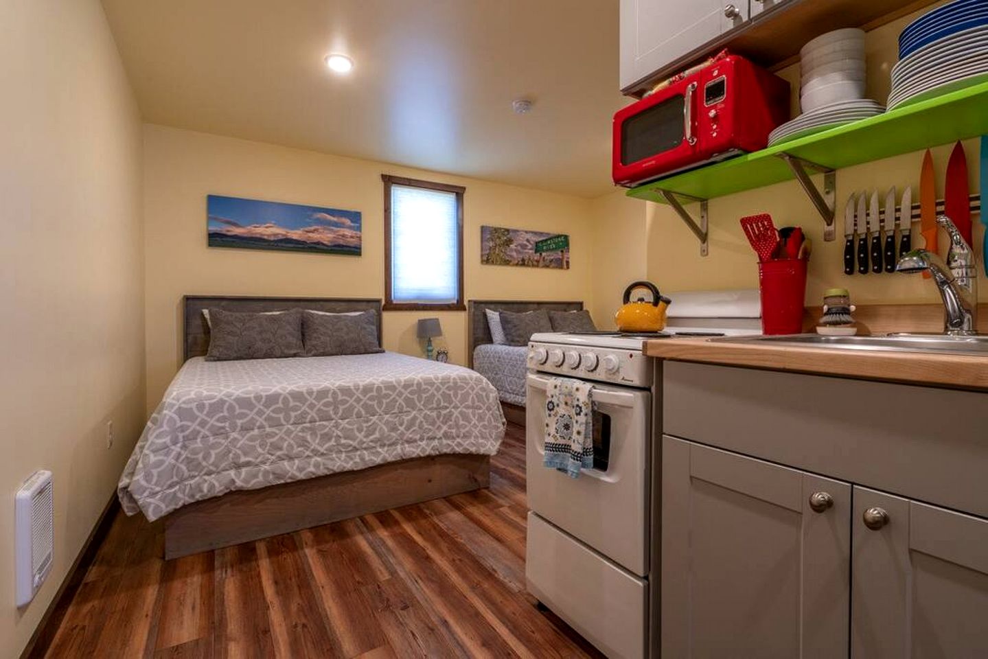 Wonderful Tiny Cabin with Incredible Amenities and Stunning Views in Emigrant, Montana