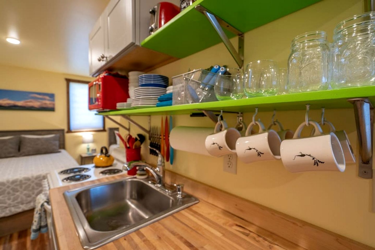 Wonderful Tiny Cabin with Incredible Amenities and Stunning Views in Emigrant, Montana