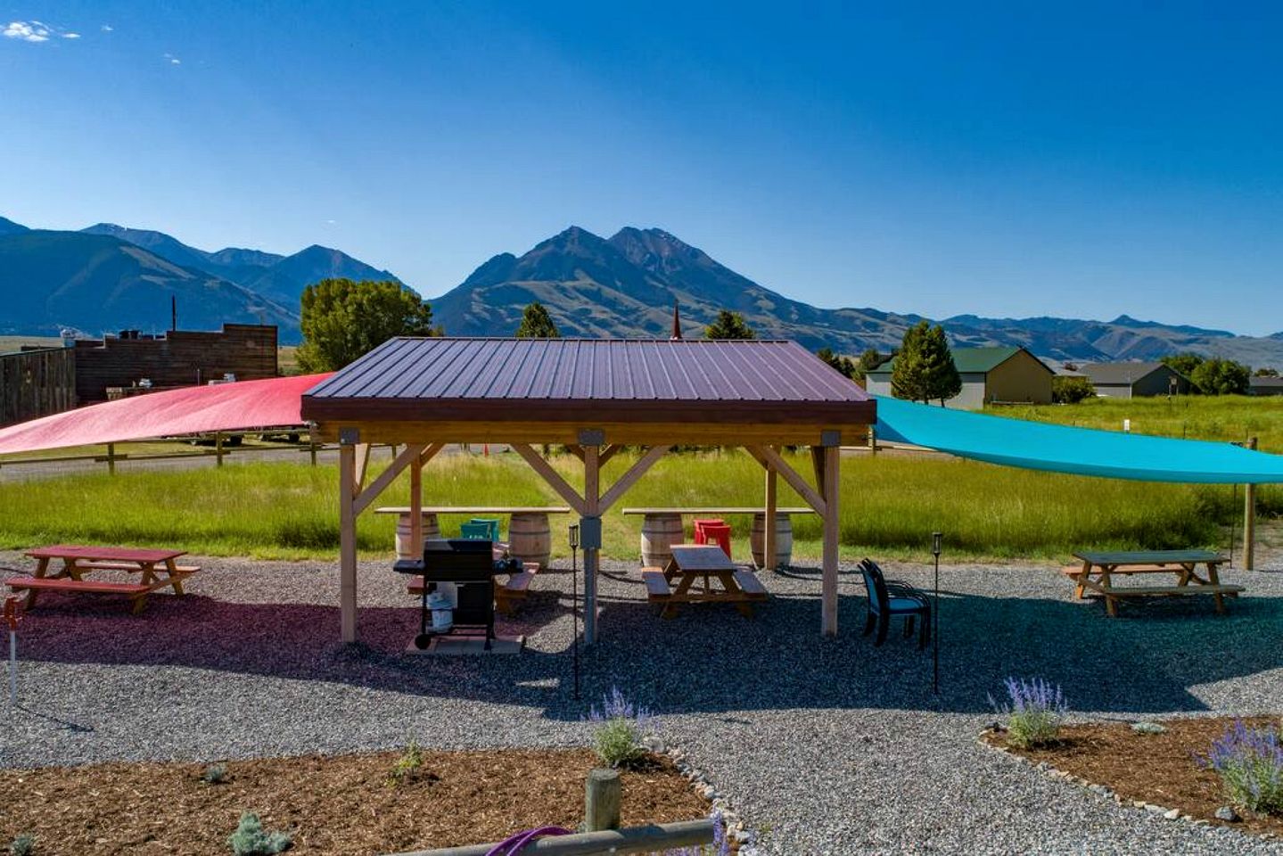 Wonderful Tiny Cabin with Incredible Amenities and Stunning Views in Emigrant, Montana
