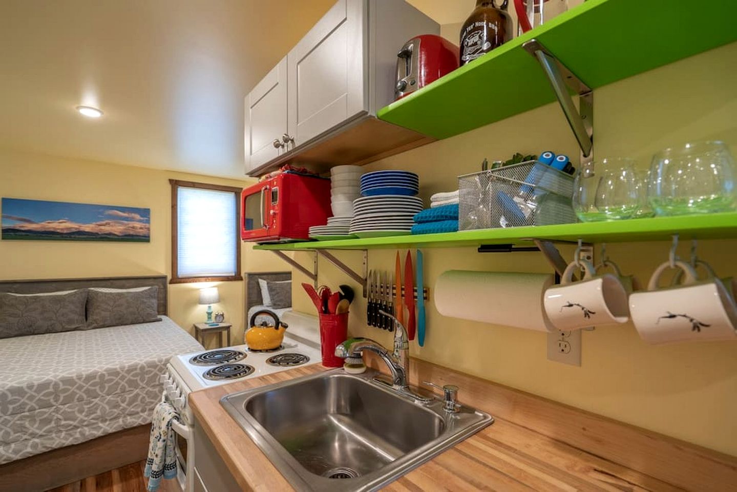 Wonderful Tiny Cabin with Incredible Amenities and Stunning Views in Emigrant, Montana