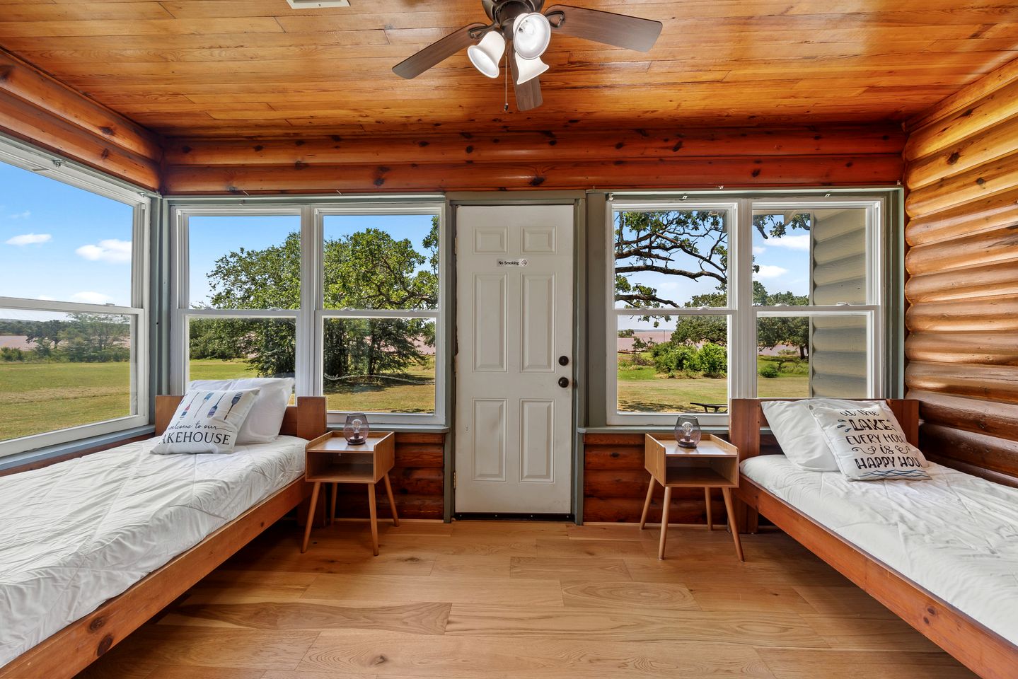 Private Nature Escape: Wooden Cabin with Lake Views in Madill, Oklahoma