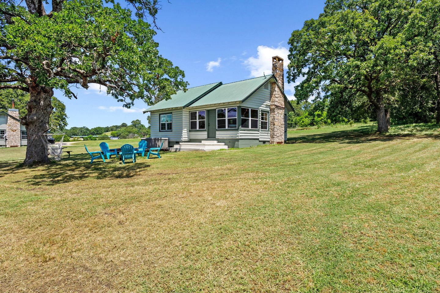 Private Nature Escape: Wooden Cabin with Lake Views in Madill, Oklahoma