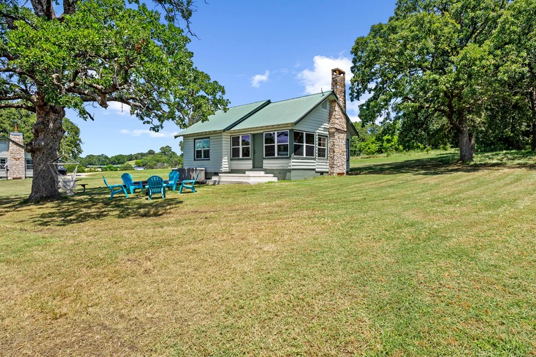Private Nature Escape: Wooden Cabin with Lake Views in Madill, Oklahoma