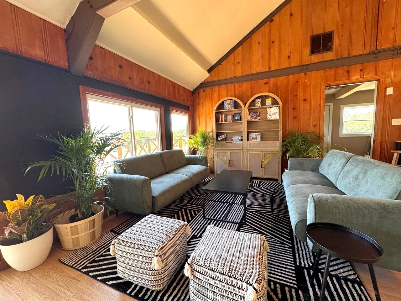 Private Nature Escape: Wooden Cabin with Lake Views in Madill, Oklahoma