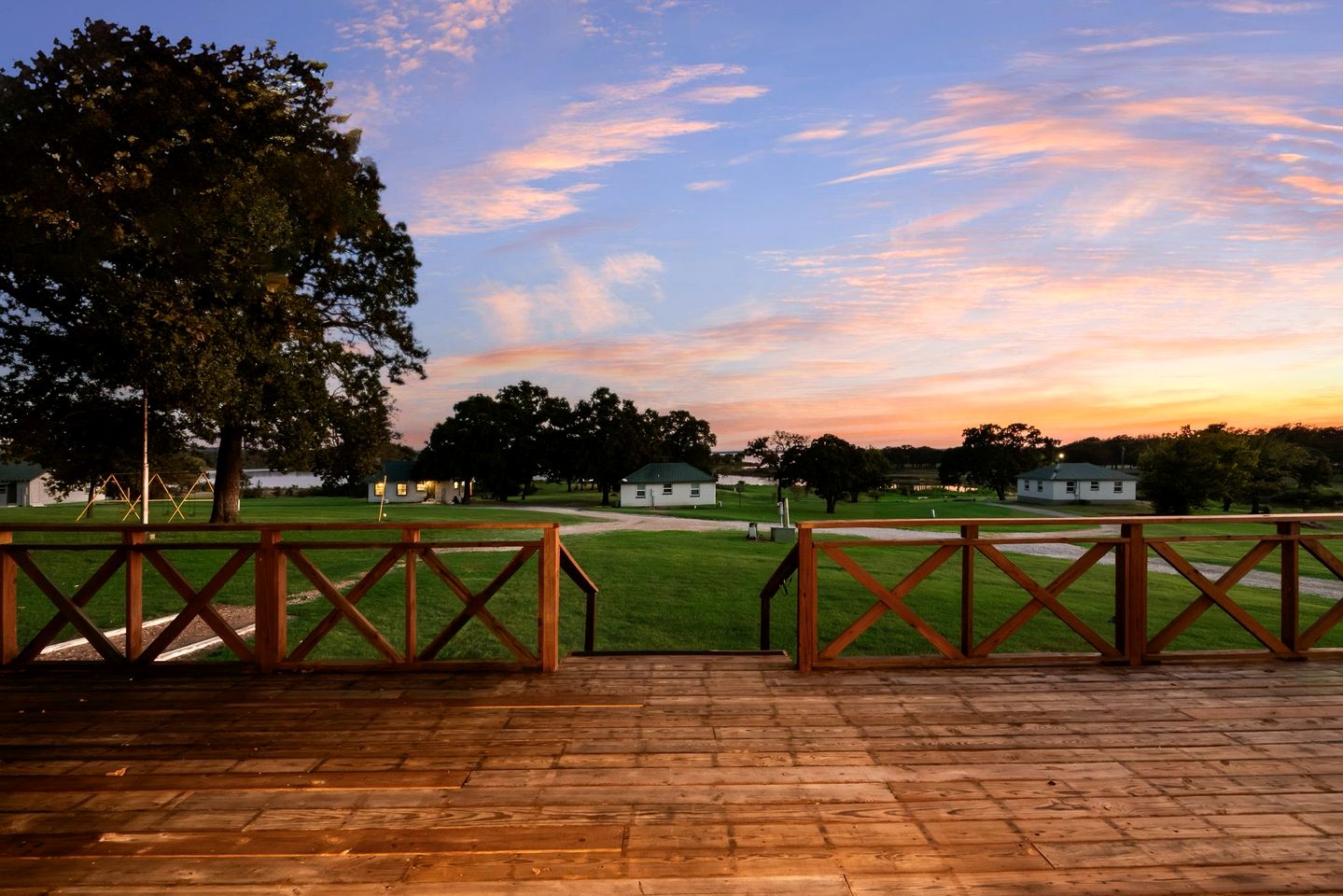 Private Nature Escape: Wooden Cabin with Lake Views in Madill, Oklahoma
