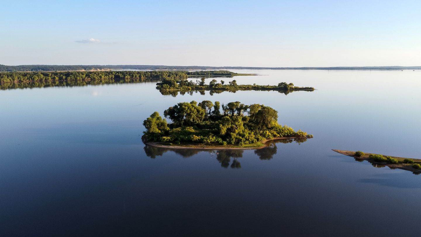 Private Nature Escape: Wooden Cabin with Lake Views in Madill, Oklahoma