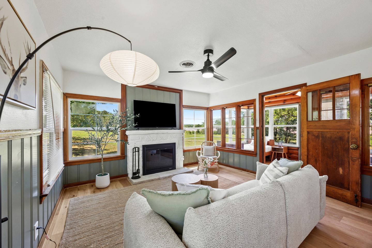 Private Nature Escape: Wooden Cabin with Lake Views in Madill, Oklahoma