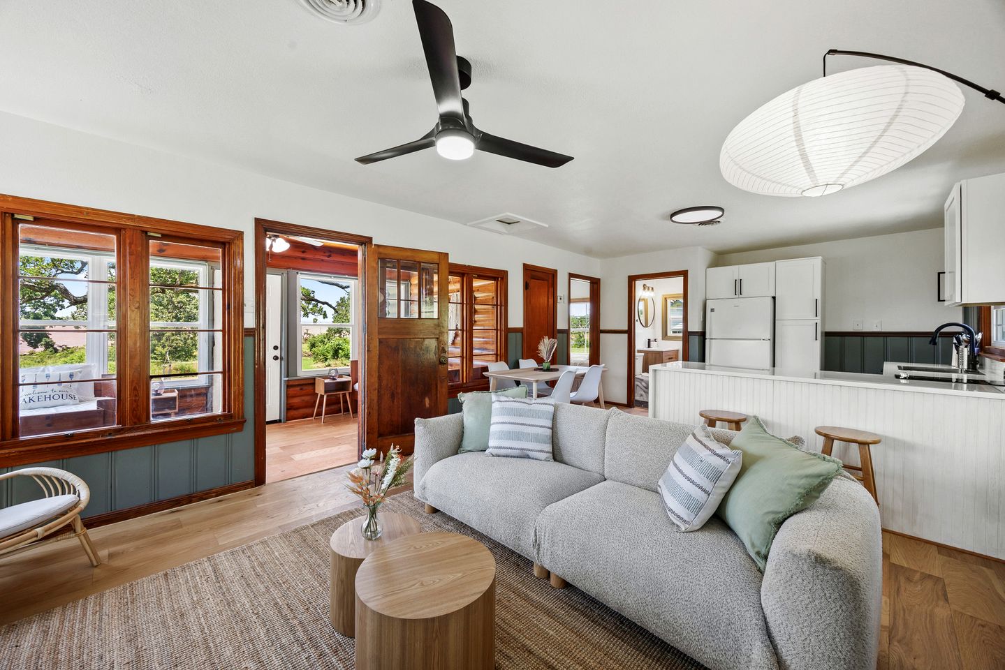 Private Nature Escape: Wooden Cabin with Lake Views in Madill, Oklahoma