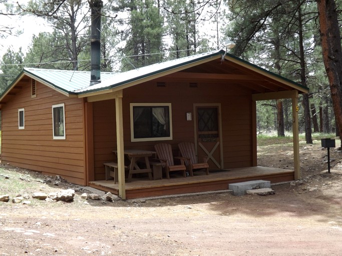Adorable Cabin with Indoor Jacuzzi in Arizona